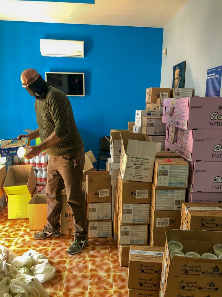 Casalnuovo, aiuti alimentari: l’efficienza e la rapidità di “Una Città Che…”. Nappi: “Ci vuole esperienza”