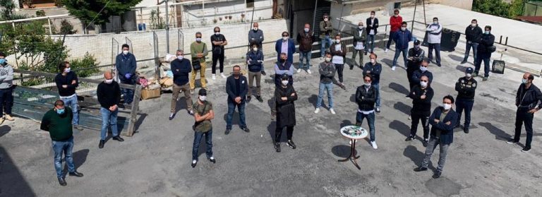 Somma Vesuviana, commercianti consegnano le chiavi delle attività al sindaco