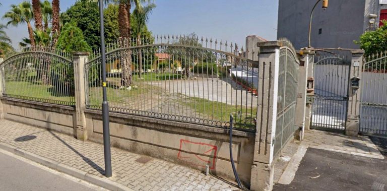 Minacce di morte al citofono: il sindaco di Casalnuovo denuncia. Comunicato dei carabinieri