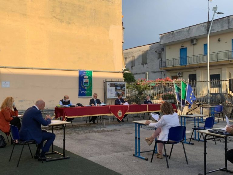 Casalnuovo, piscina e parenti: è bufera. Consigliere aggredito. Nappi: “Conflitto d’interesse”