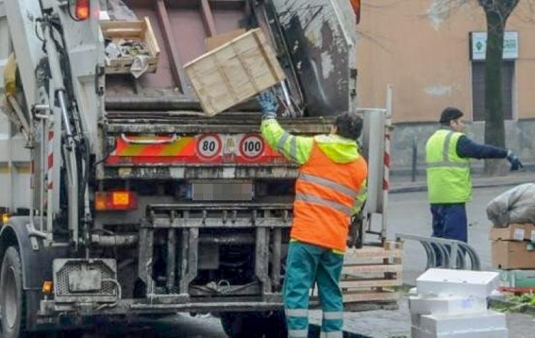 Casalnuovo, appalto da 31 milioni per l’igiene urbana: partecipa e vince una sola ditta. C’è una denuncia  