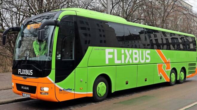 FlixBus riparte in Italia: autobus verdi di nuovo operativi dal 3 giugno con nuovi protocolli di sicurezza