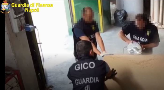 Salerno, GdF sequestra 14 tonnellate di droga prodotta dall’ISIS