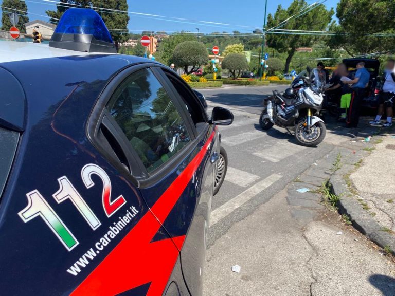 Coniugi beccati sulla Panoramica su scooter rubato: tornano a casa a piedi