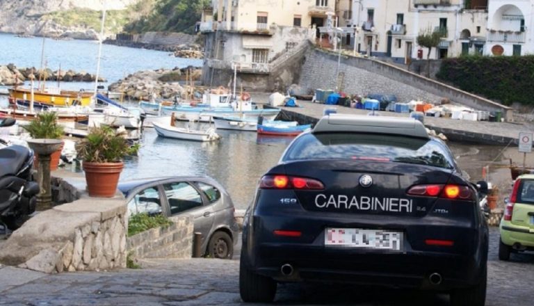 Ischia e Procida, controlli serrati dei carabinieri. Denunciate otto persone