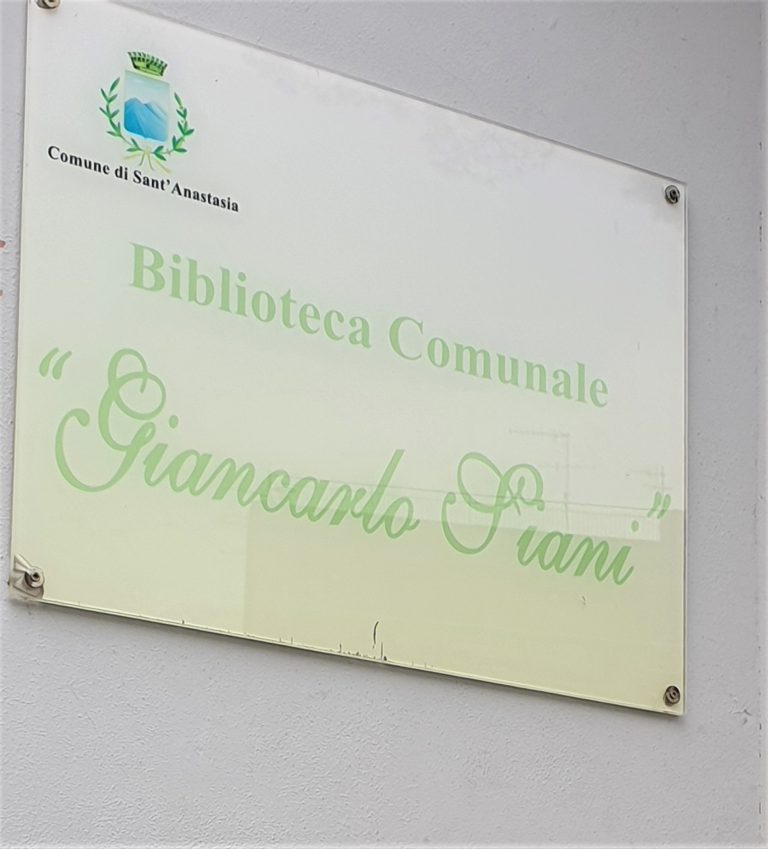 Sant’Anastasia, biblioteca Siani: “Fanno murare i libri per ospitare due aule scolastiche”