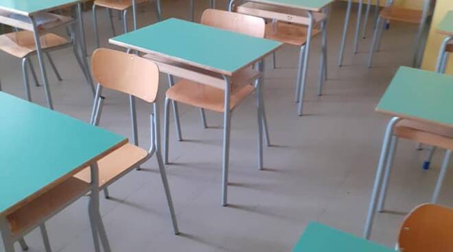 Focolaio in una scuola, 27 positivi tra docenti e alunni: “Sono figli di No-Vax”