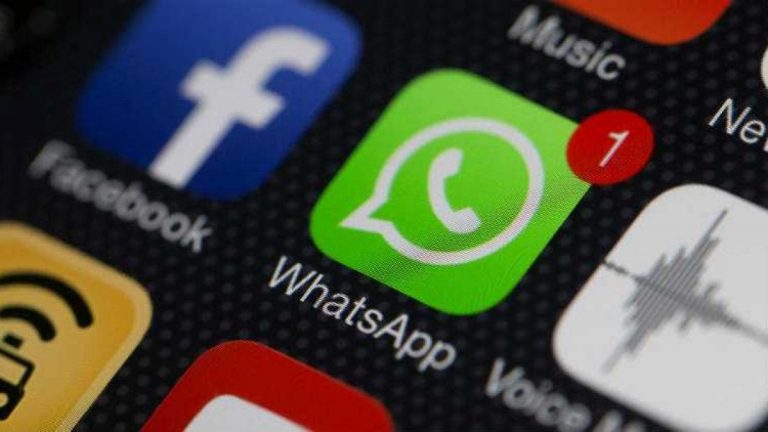 Nola, diffuse liste dei cittadini in isolamento su whatsapp. Il sindaco: “Ho sporto denuncia contro ignoti”