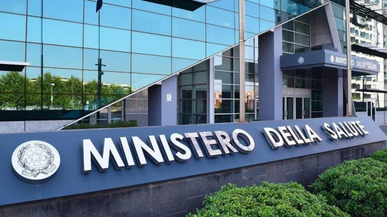 Covid, Campania zona rossa? Tecnici del Ministero della Salute in Regione per una verifica sui dati