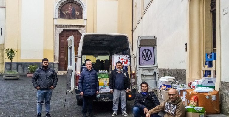 Pomigliano, aiuti di Natale, furgone e autista introvabili: un rom si offre col suo veicolo. Sfamate 200 famiglie            