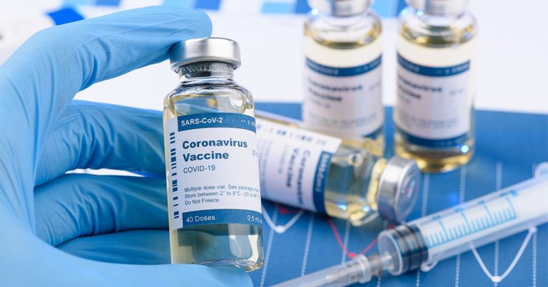 Covid, oggi il Vaccine Day. In Campania parte in sette ospedali