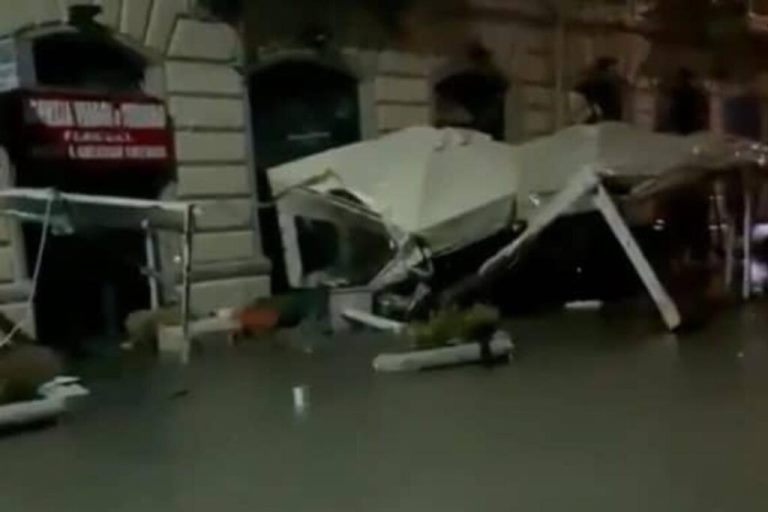 Napoli, mareggiata,Confesercenti chiede alla Regione lo stato di calamità naturale