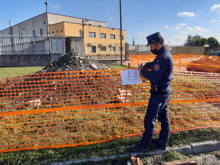 Acerra, area ASI: ancora rifiuti dal sottosuolo. Sequestro dei carabinieri forestali