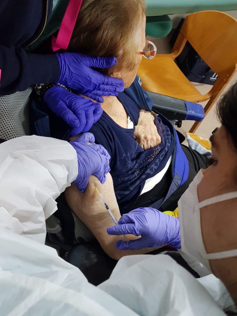 Madonna dell’Arco, l’Epifania diventa Vax –day alla residenza sanitaria anziana dei Domenicani