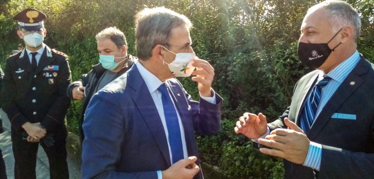 Sergio Costa a Pomigliano: “telecamere-trappola per stanare i criminali dell’ambiente”