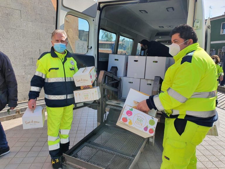 San Giorgio a Cremano, in distribuzione uova e colombe alle famiglie in difficoltà