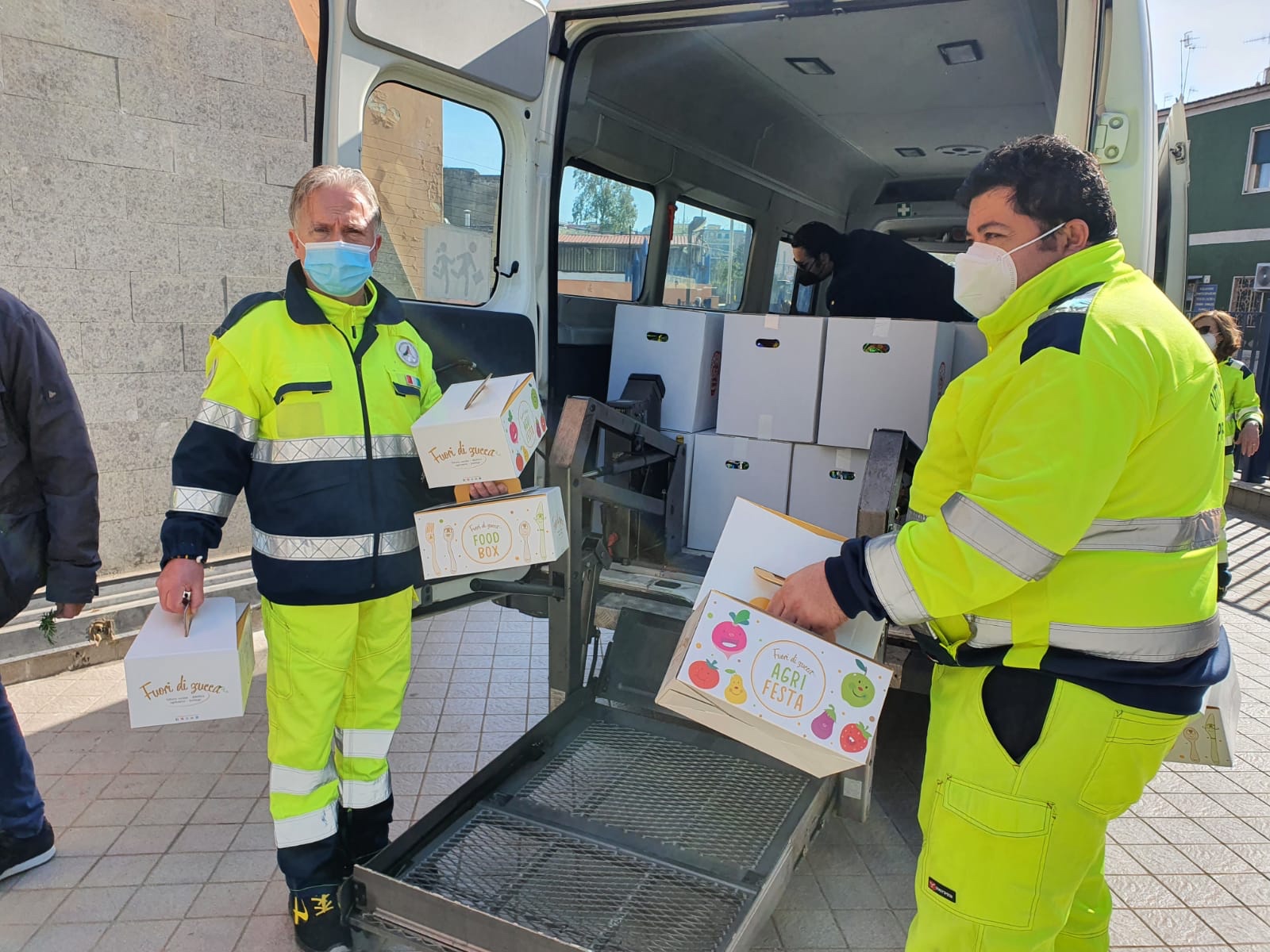 San Giorgio a Cremano, in distribuzione uova e colombe alle famiglie in difficoltà