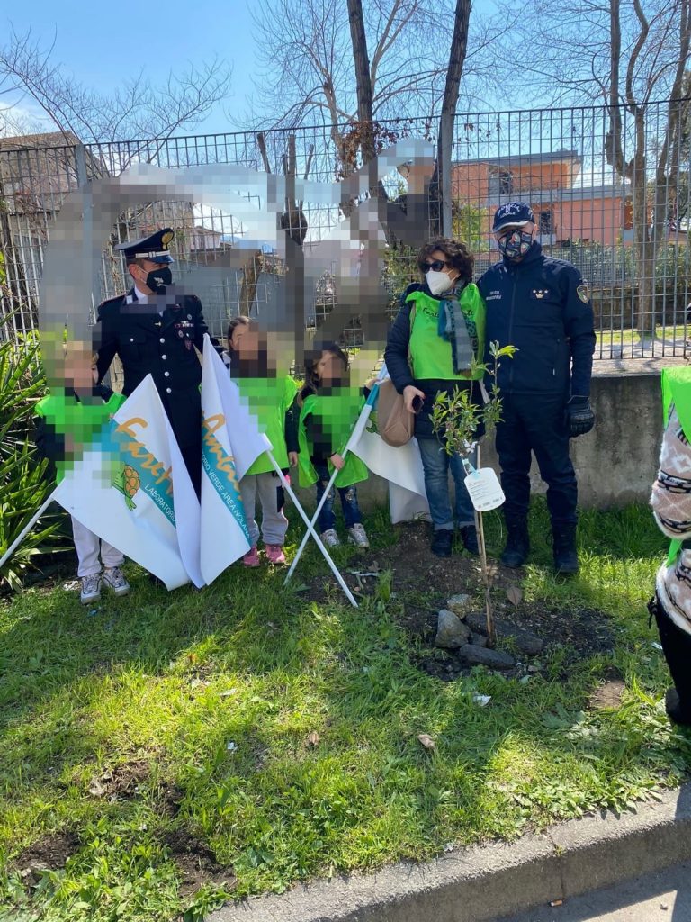 Pomigliano, piantati due alberi in occasione della primavera e della festa dell’albero