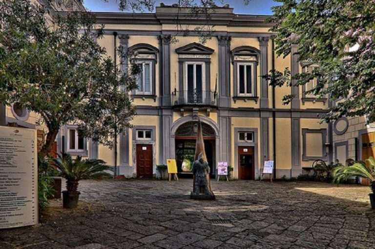 San Giorgio a Cremano, piove nel piano nobile di Villa Bruno: l’allarme lanciato da FreeCremano