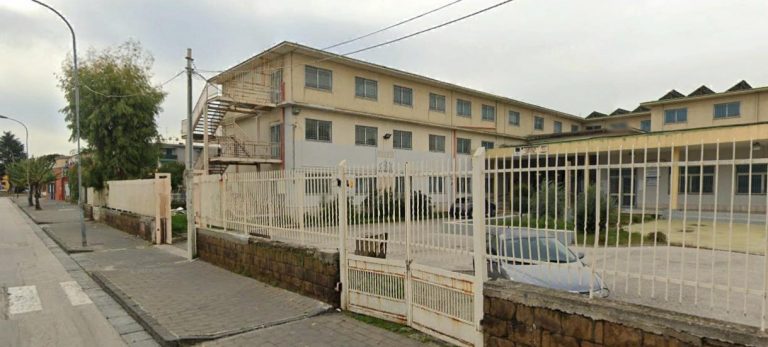 “Sei over 65? Niente vaccino: torna a casa”: a Pomigliano anziani respinti per un errore incredibile