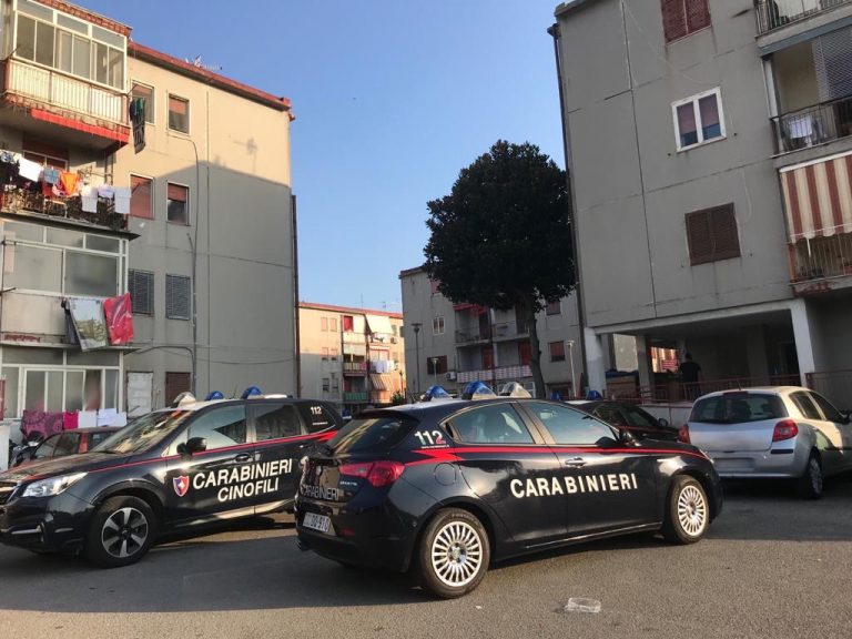 Rioni blindati, carabinieri fanno irruzione in 26 abitazioni