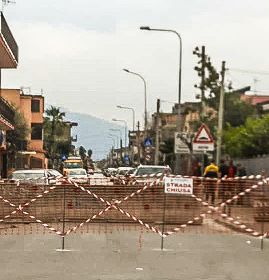 Covid, Acerra come un fortino: strade chiuse. Ecco l’elenco delle vie sbarrate