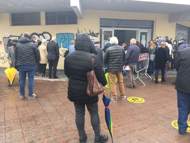 Marigliano, assembramenti al centro vaccini, il sindaco:”Necessario raddoppiare le strutture”