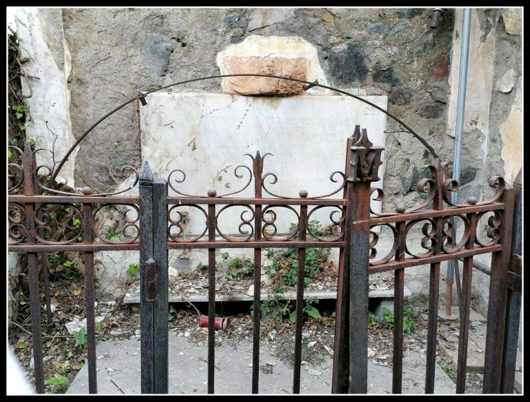 Somma Vesuviana, la tomba cimiteriale del filosofo italiano Francesco Montalto
