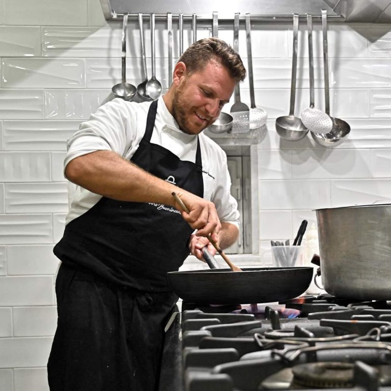 Nola, insieme alla pastiera e al casatiello, la specialità dello chef Buonincontri: il carciofo lardiato con gamberi