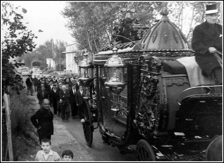 Il passeggio della morte: dalla coltre alla carrozza funebre