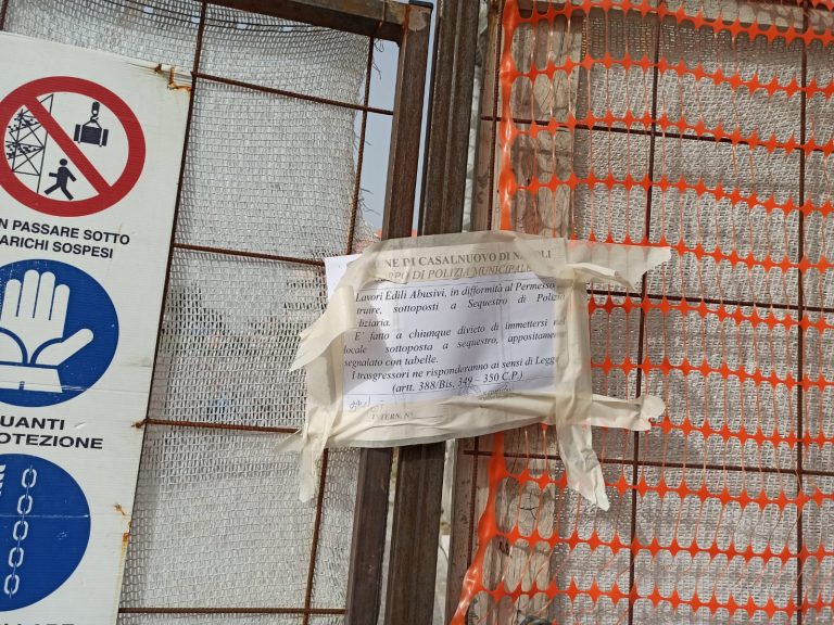 Casalnuovo, palazzone al posto della villa del ‘700: sequestrato. Si allarga l’inchiesta “Piano Casa”