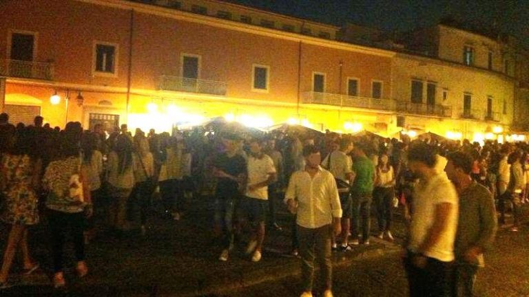 Natale choc a Pomigliano: bimbo ferito da colpo di pistola a piazza Mercato
