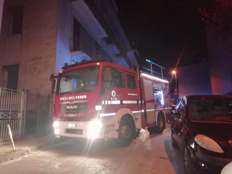 Materasso prende fuoco, abitazione distrutta dalle fiamme