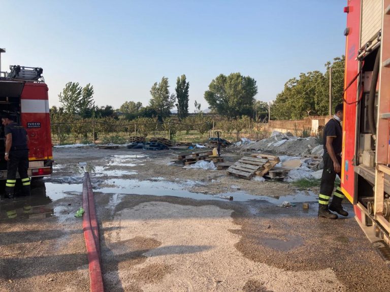 Marigliano, incendio al deposito in località Miuli: sequestrata area di 250 mq