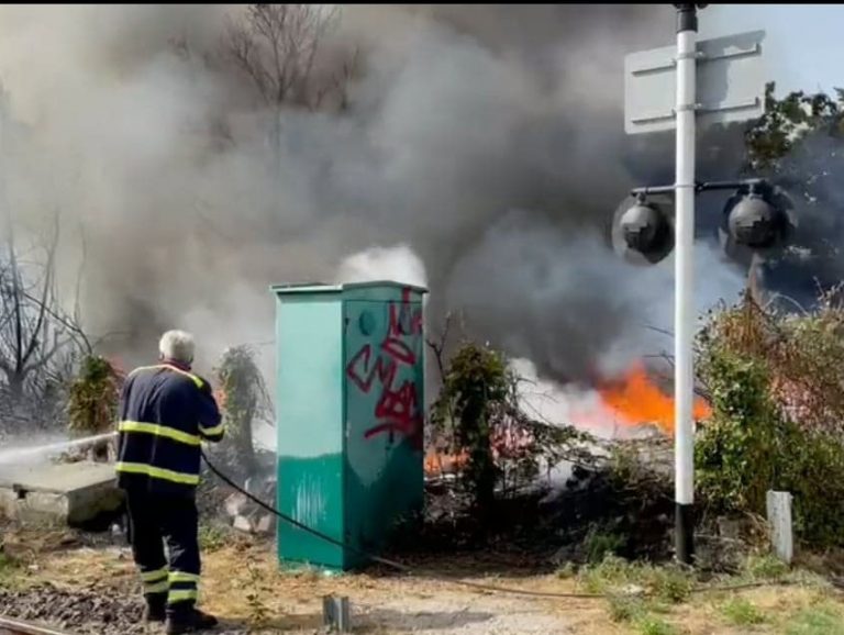 Somma Vesuviana, tre incendi in diversi punti della città, Di Sarno :”Siamo sotto attacco: c’è una regia occulta”