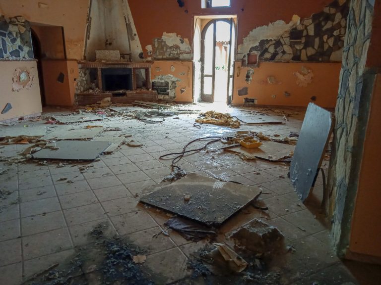 Commissione parlamentare Ecomafia: ispezione nei beni confiscati e poi devastati ad Acerra