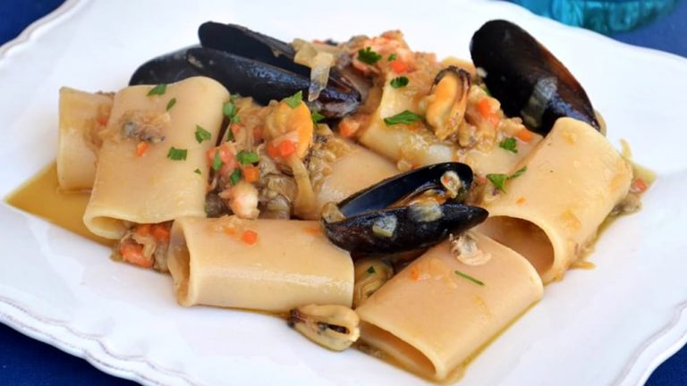 Le Ricette di Biagio: la genovese di mare. E La Capria paragonò Napoli a una cipolla