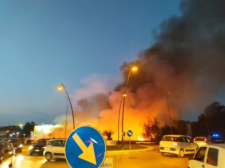Inferno all’imbocco dell’Asse Mediano: bomba tossica avvolge città
