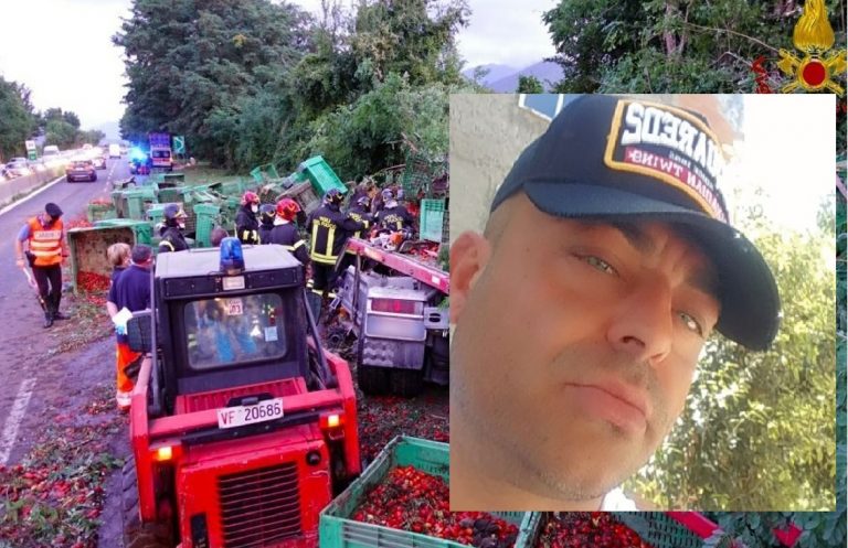 Scoppia gomma e tir si ribalta: Alfonso muore schiacciato a 43 anni