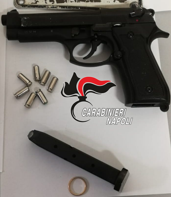 Rapine a raffica nel Vesuviano, motocilista fermato con pistola e fede appena sottratta