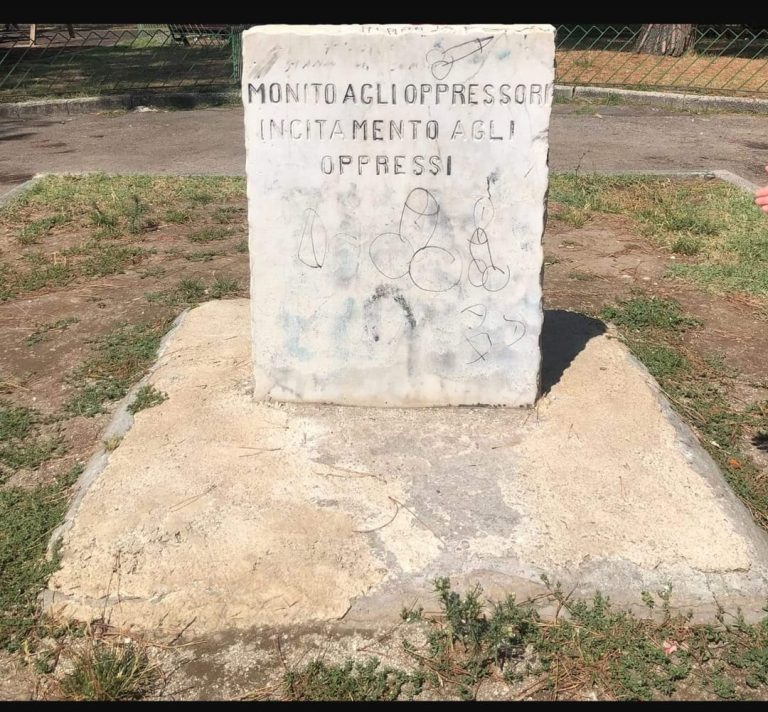 Choc ad Acerra, vandalizzata lapide delle vittime della strage nazista: partigiani indignati