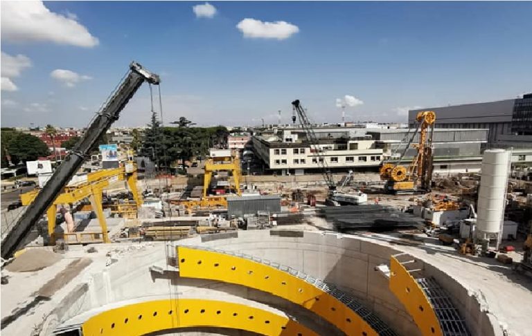 Operaio muore nel cantiere della metro: lascia moglie e due figli