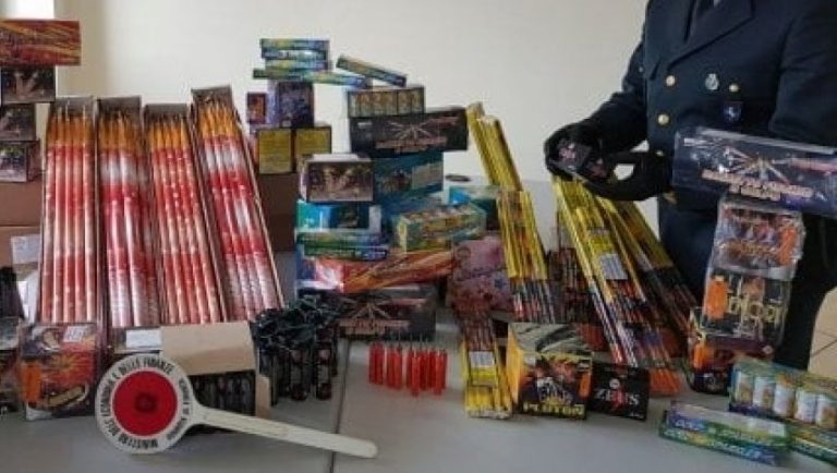 Sequestrano i fuochi ma li portano a casa: sospesi tre finanzieri in provincia