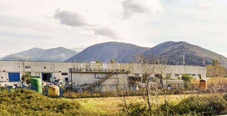 Rifiuti liquidi nel bosco di Acerra: chiesta la riapertura del depuratore “ex Indesit”. E’ rivolta nel web