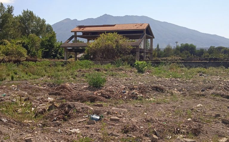 Allarme a Pomigliano: discarica profonda venti metri sotto le ville dei boss