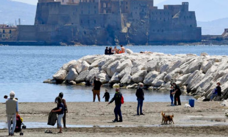 Clima, scenario apocalittico per Napoli: nel 2080 caldo killer per 3 mesi di fila e uno tsunami ogni 4 anni