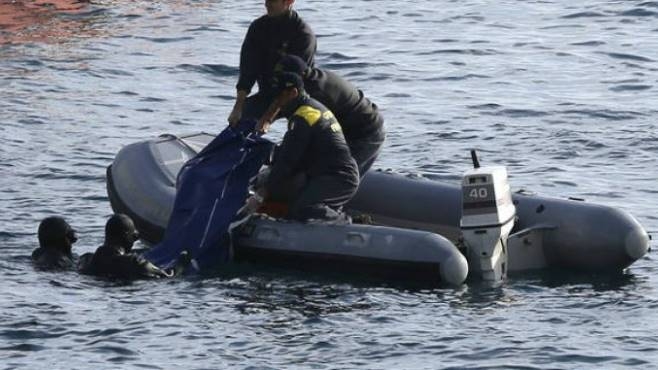 Si immerge per pescare, trovato cadavere dopo 3 ore: aveva 40 anni