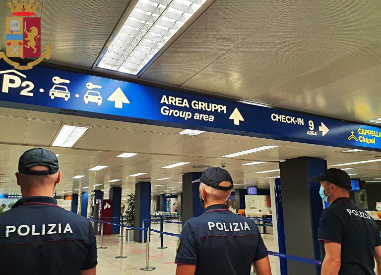 Fermato in aeroporto il tabaccaio in fuga col Gratta e vinci da mezzo milione