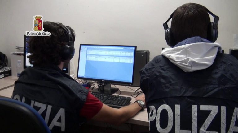 Coca dalla città alla costiera, tradito dalle telefonate dei clienti: 28enne in cella