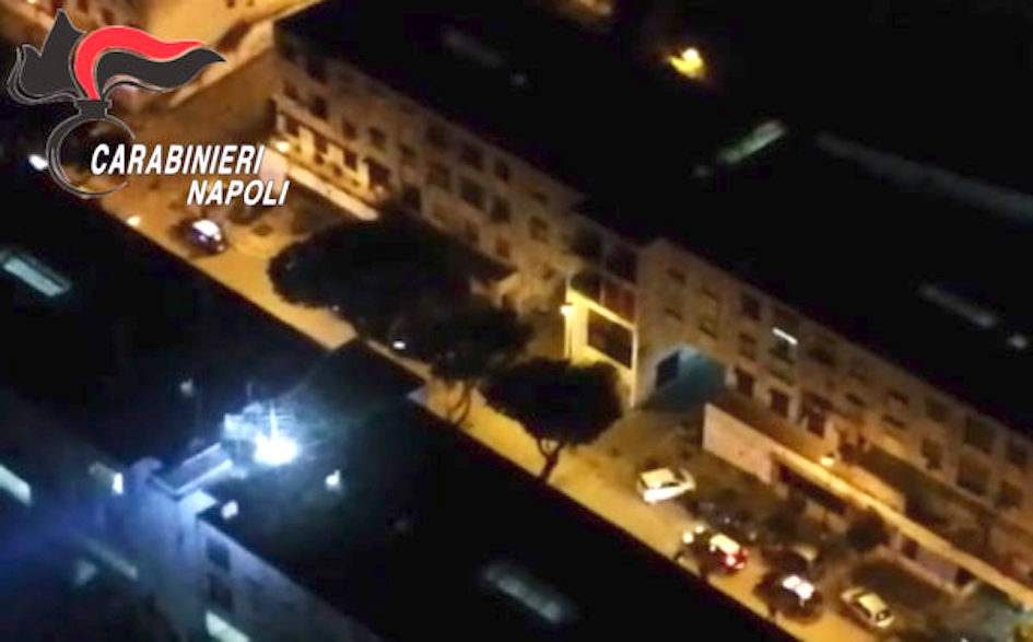 In giro per Volla di notte mentre è ai domiciliari